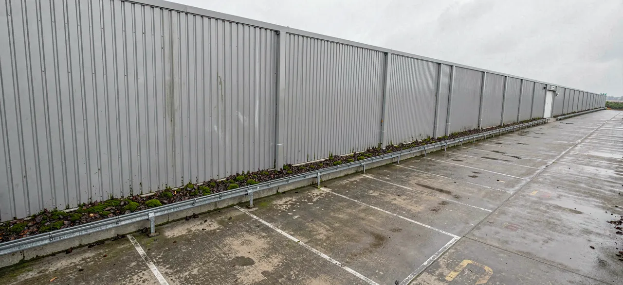 Gutter line of a large commercial building